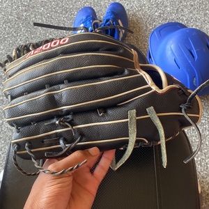 Baseball glove over a year old, just trying to sell it